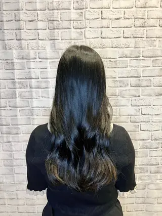 ロング カラー 黒田 愛梨のヘアスタイル
