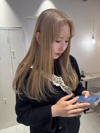 セミロング カラー Ami/艶カラー/ レイヤー/ハイトーンのヘアスタイル