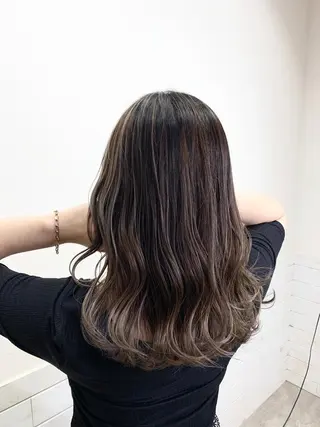 セミロング カラー lucia RYOのヘアスタイル