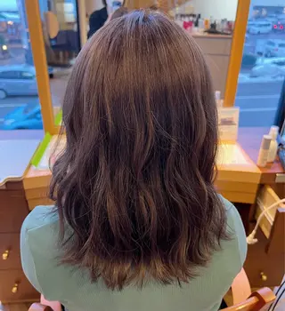 ミディアム カラー 小島 七海のヘアスタイル