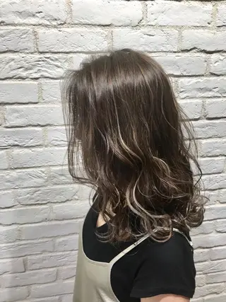 ミディアム カラー UMEDA FIGAROのヘアスタイル