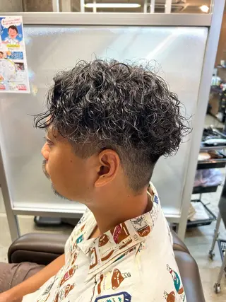 ショート パーマ メンズ トミモト アユムのヘアスタイル