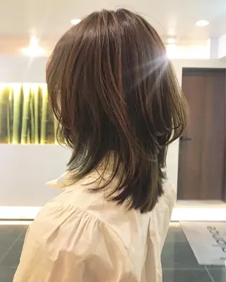 ロング カラー チーフデザイナー 若林 麻衣のヘアスタイル