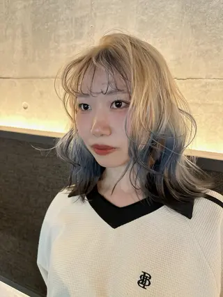 ミディアム レイヤー 艶々カラーのヘアスタイル