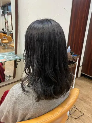 セミロング カラー サプリームヘア 飯田みち瑠のヘアスタイル