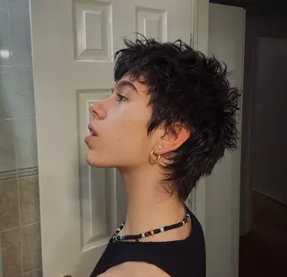 ショート メンズ 縮毛矯正をしている人 のためのカラーのヘアスタイル