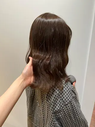 ミディアム カラー 片岡 由依のヘアスタイル