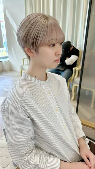 ショート カラー 小顔レイヤー/ ベージュ🤍Rieのヘアスタイル