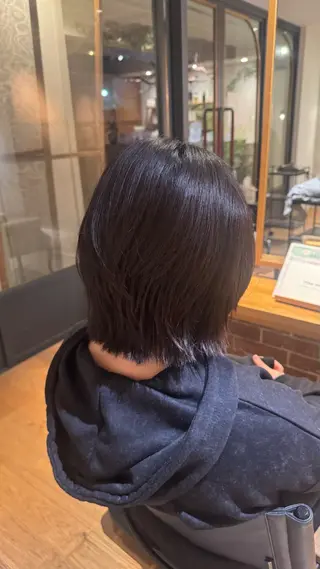 ミディアム 山根 里緒のヘアスタイル