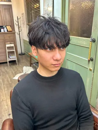 メンズ yuu 🪴 透明感 カラー/メンズパーマのヘアスタイル