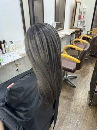 ロング 横浜🦋ハイトーン 🫐シャドウルーツのヘアスタイル