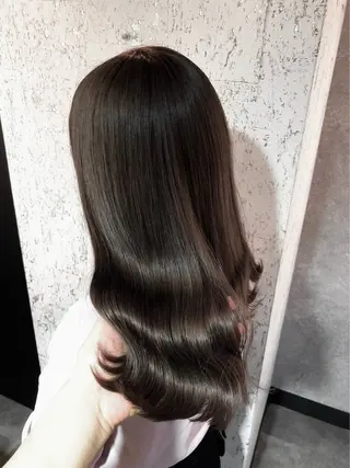 セミロング カラー 𝑴𝑰𝒀𝑼🩰 /透明感カラー/青山のヘアスタイル