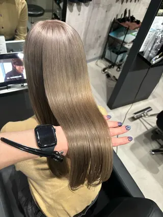 ロング カラー _WHITE / KENTOのヘアスタイル