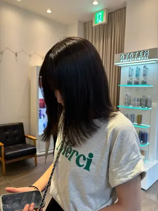ショート カラー 岩岡 つなみのヘアスタイル