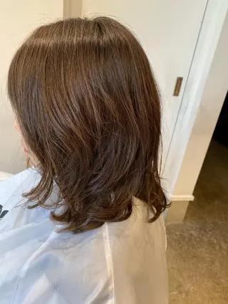 セミロング パーマ 沖田 舞衣のヘアスタイル