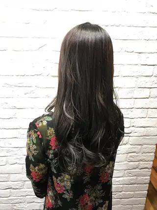 ロング カラー UMEDA FIGAROのヘアスタイル