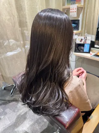 セミロング ayaka 縮毛矯正レイヤーのヘアスタイル