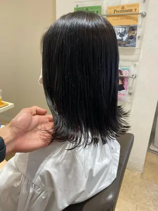ミディアム カラー パーマ ヘアアレンジ メンズ キッズ ネイル マツエク・マツパ 韓国🇰🇷レイヤー カットオリーブカラーのヘアスタイル