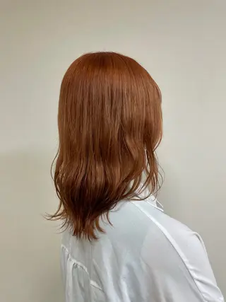 ミディアム カラー 成田 楓のヘアスタイル
