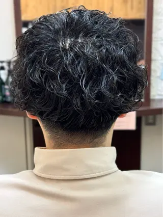 ショート パーマ メンズ 牧野 滉平のヘアスタイル