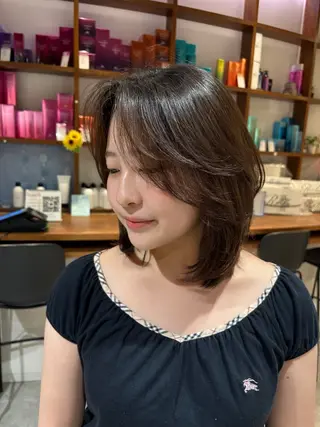 ミディアム カラー 海外レイヤー/赤み 消しカラー/上原聖奈のヘアスタイル