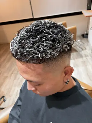 ショート カラー パーマ 黒原 将貴のヘアスタイル