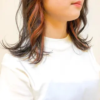 ミディアム カラー 尾籠 美幸 (オゴモリ ミユキ)のヘアスタイル