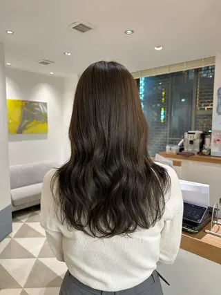 ロング カラー 安丸 結夏のヘアスタイル