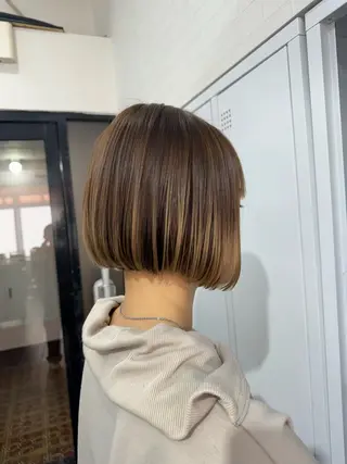ショート 横浜🦋ハイトーン 🫐シャドウルーツのヘアスタイル