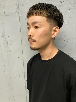 カラー メンズ 顔まわりレイヤー デザインカットのヘアスタイル