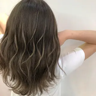 ロング カラー 渡邊 唯のヘアスタイル
