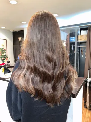 ロング カラー 色ムラ修正の神様 新宿ハイトーンかすみのヘアスタイル