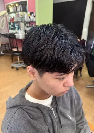 メンズ 透明感カラー特化若山 結愛のヘアスタイル