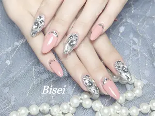 ネイル 🦋 Queenieのネイルデザイン