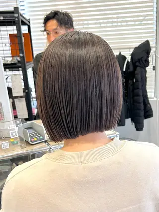 ショート カラー ぱつっとボブ/ 小野あかねのヘアスタイル