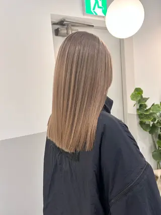 セミロング カラー 薄田 珠美のヘアスタイル