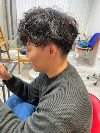 パーマ メンズ 🪿透明感/艶カラー ﾜﾀﾅﾍﾞｱｵｲのヘアスタイル