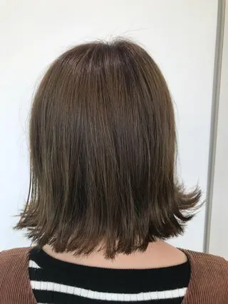 ショート カラー 清藤綾/脱白髪染め 白髪ぼかしハイライトのヘアスタイル
