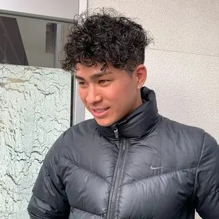 パーマ メンズ 的場 莉音のヘアスタイル