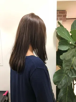 セミロング 顔周りの垢抜けヘア 立山愛梨のヘアスタイル