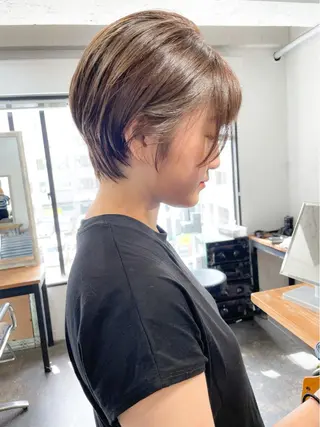ショート カラー ✨ブリーチなし透明感 池袋 水野のヘアスタイル