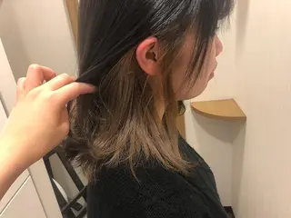 ミディアム カラー 新井 友菜のヘアスタイル