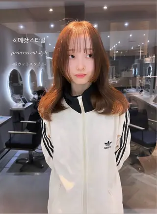 セミロング カラー 韓国🇰🇷レイヤー 映える顔周り🩷のヘアスタイル