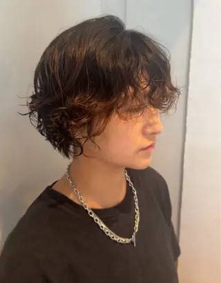 ショート パーマ 艶カラー 🩵NATSUKIのヘアスタイル