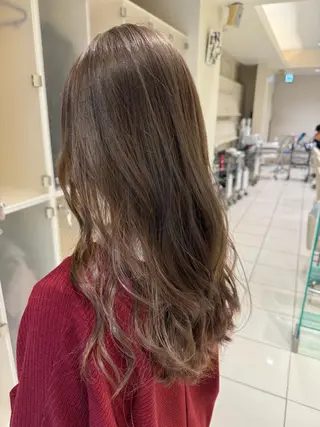 ロング カラー 海希/ブリーチ透明カ ラー/レイヤーカットのヘアスタイル