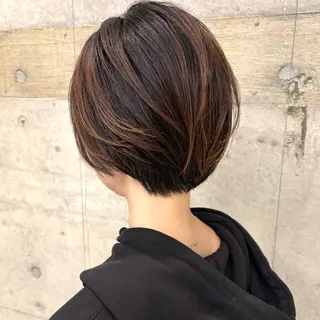 ショート 瑠己杏 :ボブ/ ハイトーンワンカラーのヘアスタイル