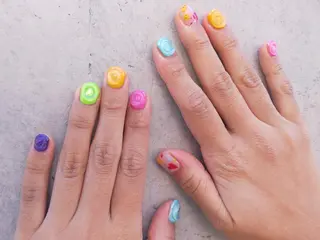 ネイル はばすみれ🎀ﾈｲﾙ 光ﾌｪｲｼｬﾙ ﾍｱのネイルデザイン