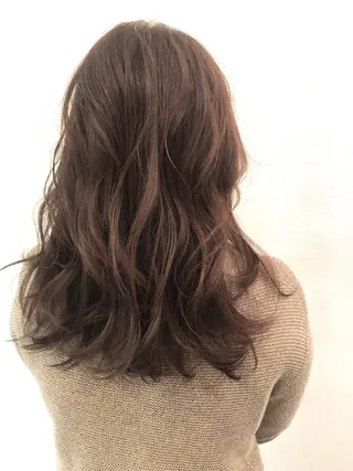 セミロング カラー 平川 友希子のヘアスタイル
