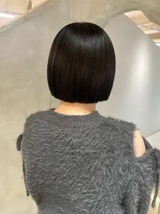 ミディアム 切りっぱなしボブ/ 艶カラー/綾莉のヘアスタイル