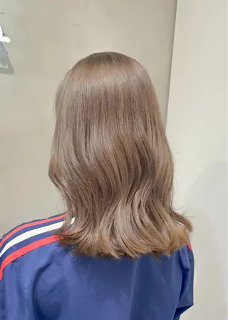 ミディアム カラー 似合わせベージュ 🍯ayumi🍯のヘアスタイル